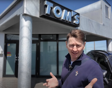 Святая святых TOM’S: ручная доработка, тюнинг и тестирование двигателей Toyota перед выходом на трассу. Сборка и тестирование спортивных двигателей Toyota в лаборатории TOM’S в Японии.